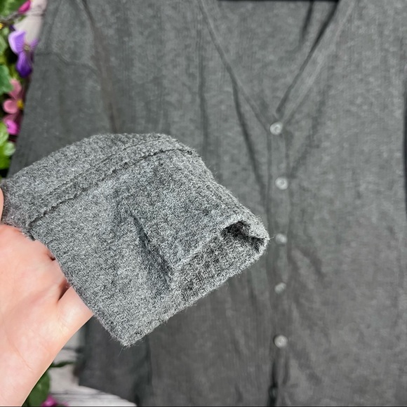 ¥💙2/$40💙NWT SO Grey Long Sleeve Button Down Lightweight Cardigan Size Small - Picture 8 of 16